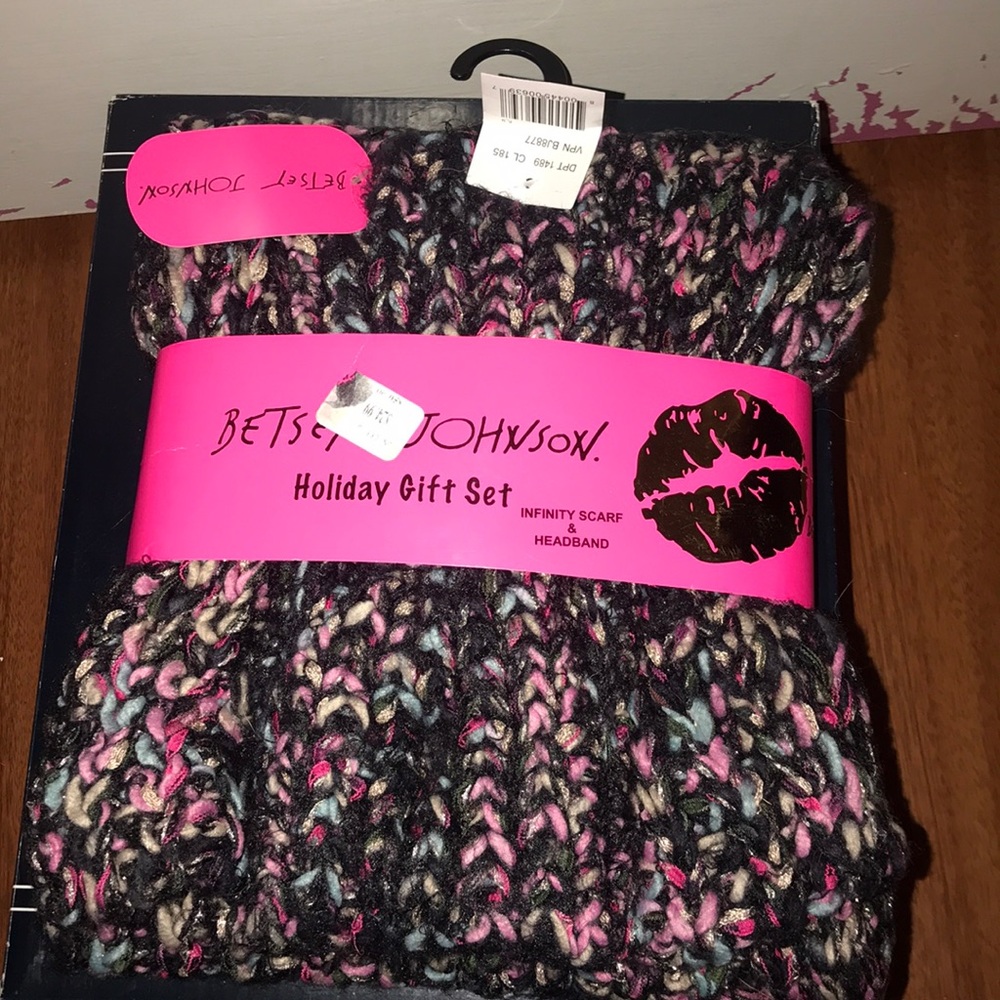 Betsey Johnson scarf and headband set